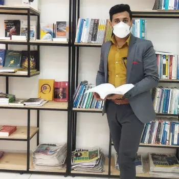  خادم 